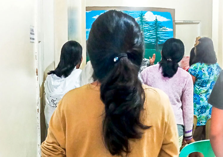 Picture of Julia from the Philippines worshipping God
