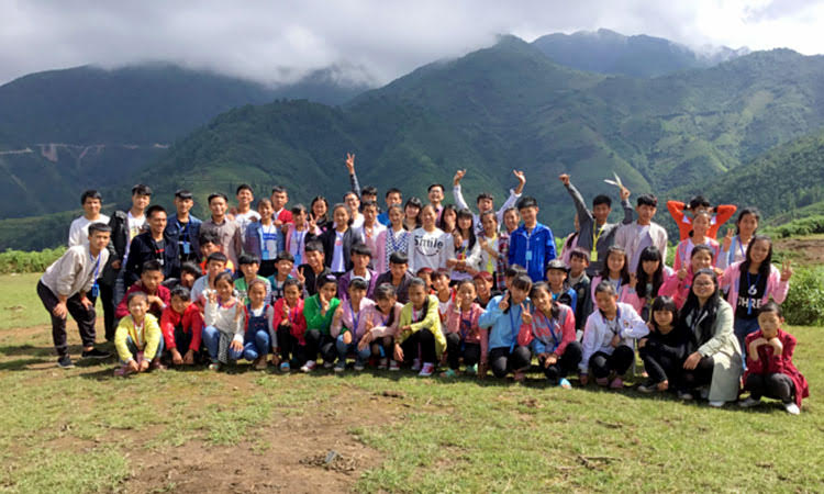 Picture of unreached people group attending training in the remote mountains of China