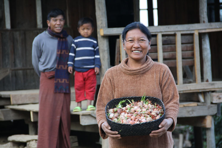 Picture of family in Myanmar