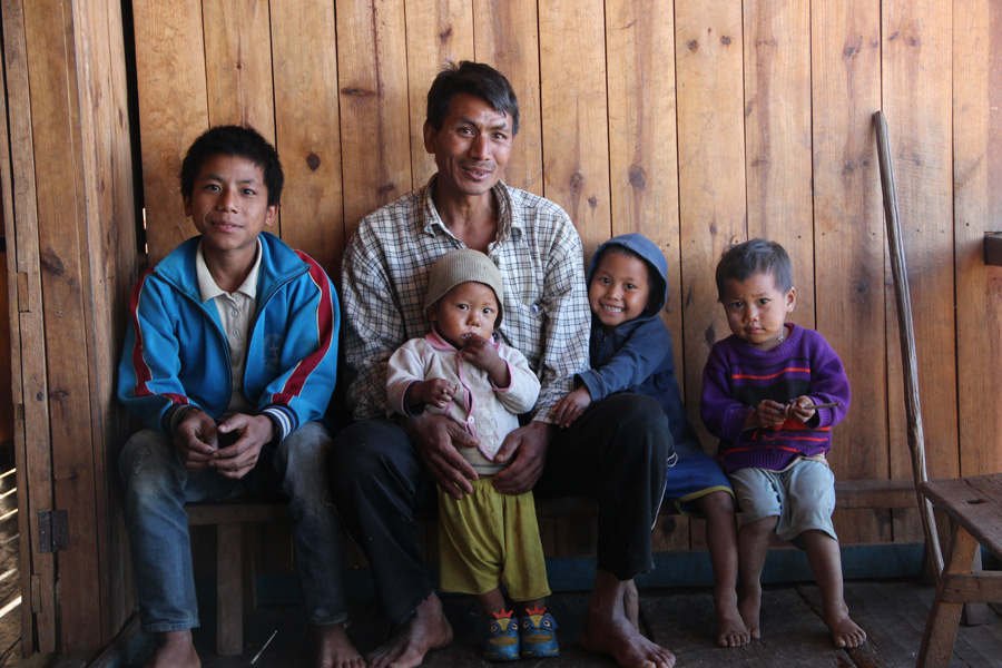 Picture of children with parent after reunification process