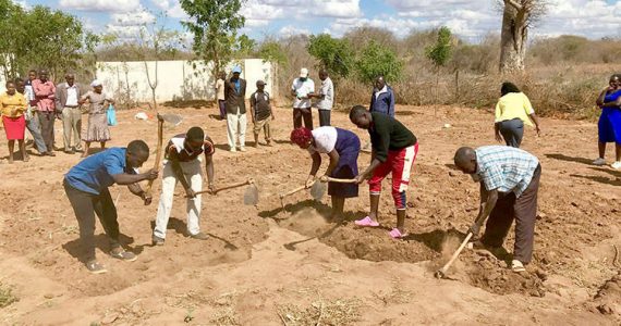 Picture of traditional Kenyan farmers