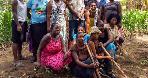 Picture of subsistence farmers in Africa