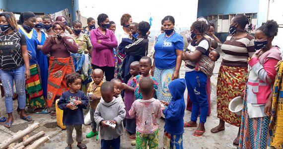 Picture of women prisoners in DR Congo with their children