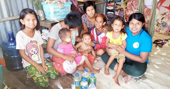 Picture of a family form the slums in Myanmar