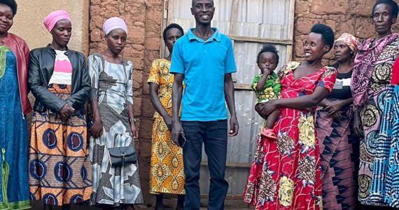 Image of farmers in Rwanda