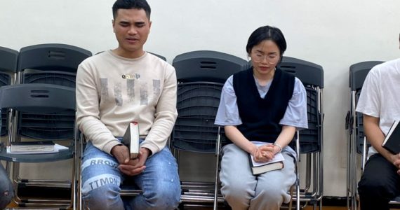 Image of young people in Taiwan praying