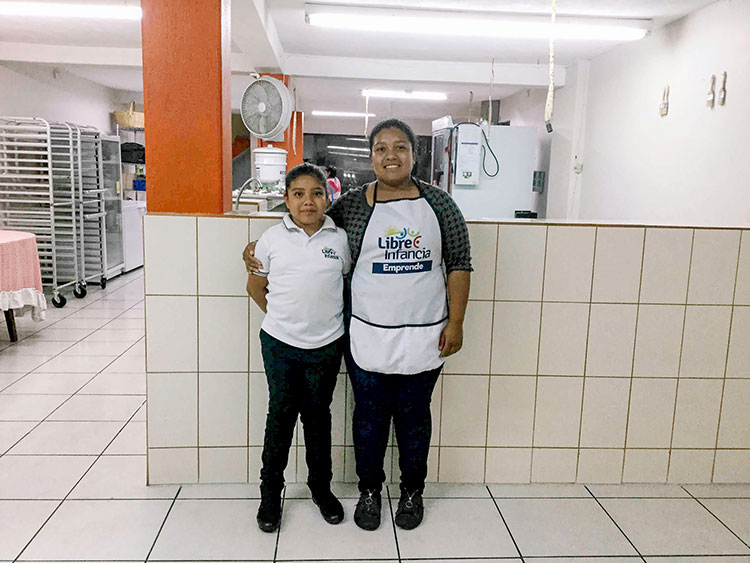 Image of mother and daughter from Guatemala