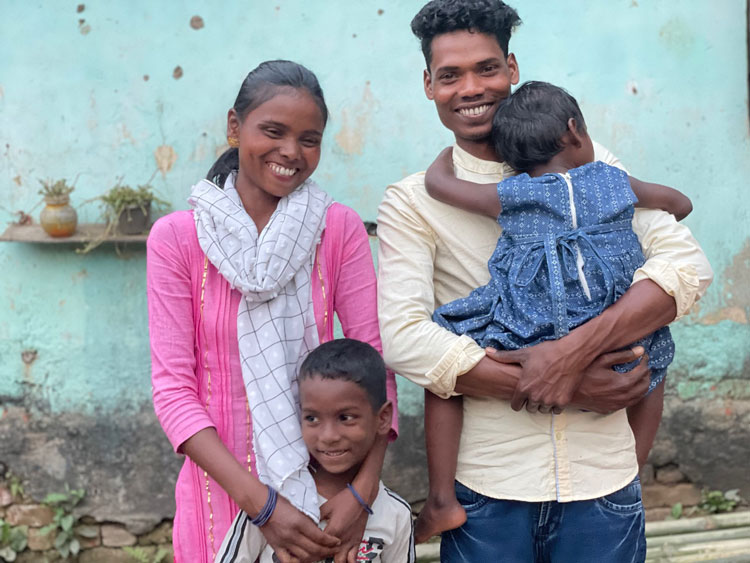 Image of Tamu and Durti and their two children