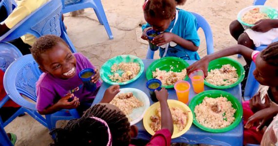 Picture of kids in Kenya eating a healthy meal