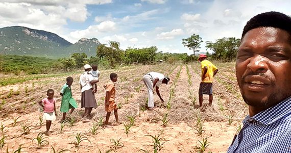 Image of family in Zimbabwe farming