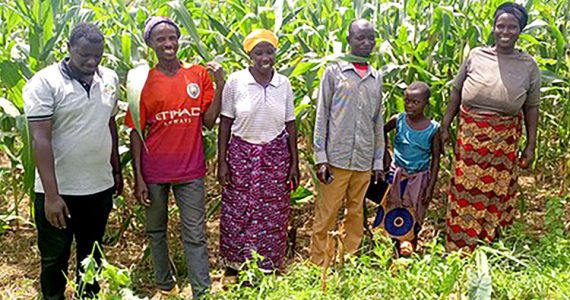 Image of farmers from Zimbabwe